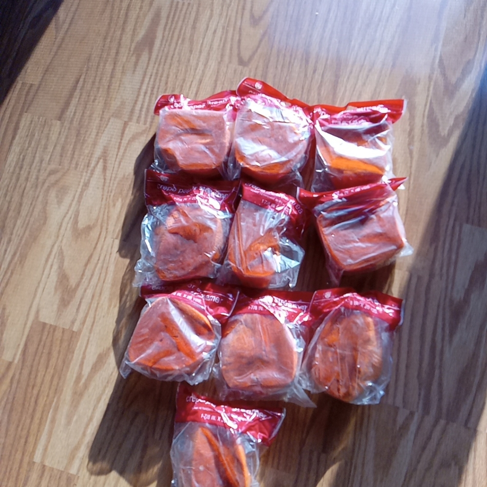 NIP Vintage American Greetings 20 Rolls Of Orange Crepe Streamer Halloween